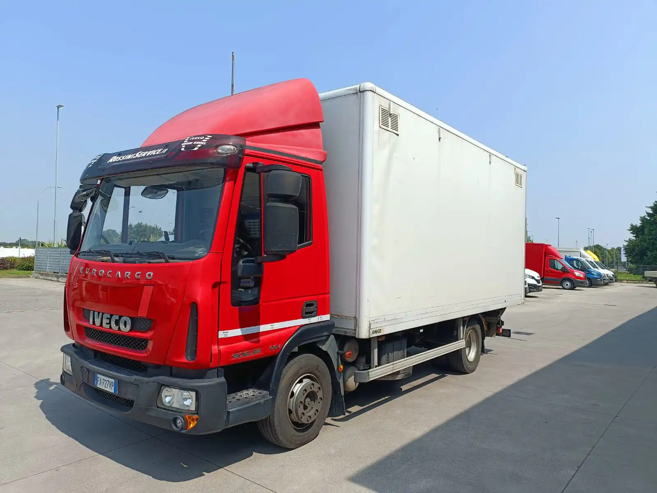 IVECO EUROCARGO 120EL22 - Box truck: picture 3 IVECO EUROCARGO 120EL22 - Box truck: picture 3