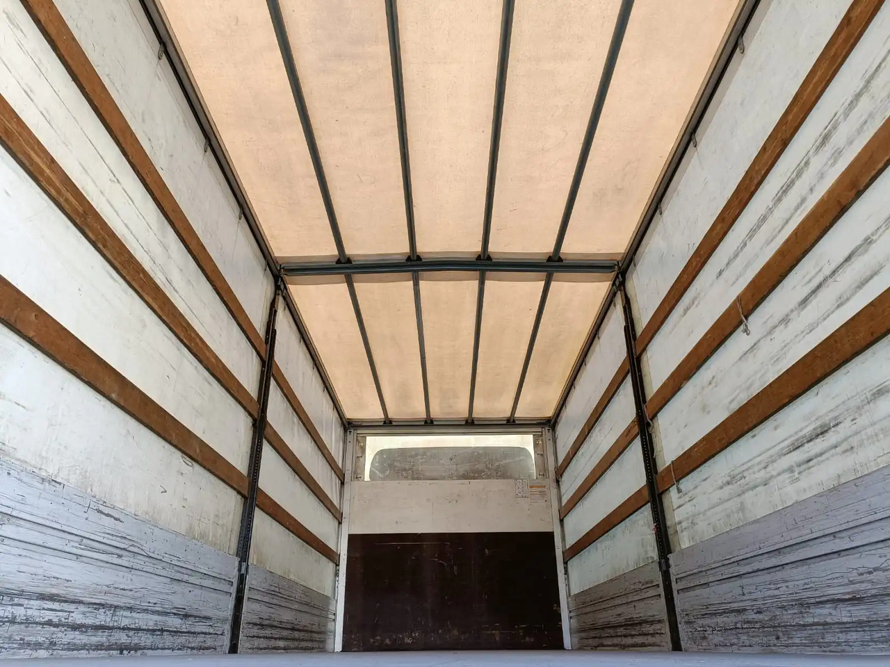 Curtainsider truck IVECO EUROCARGO 140E28P: picture 8