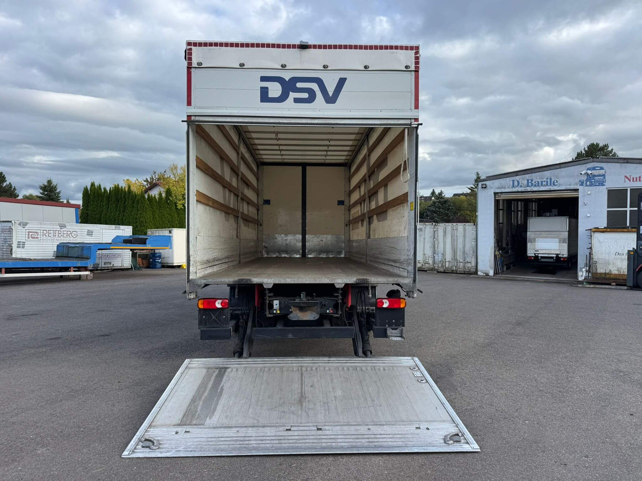 IVECO EUROCARGO 140E28P - Curtainsider truck: picture 2 IVECO EUROCARGO 140E28P - Curtainsider truck: picture 2
