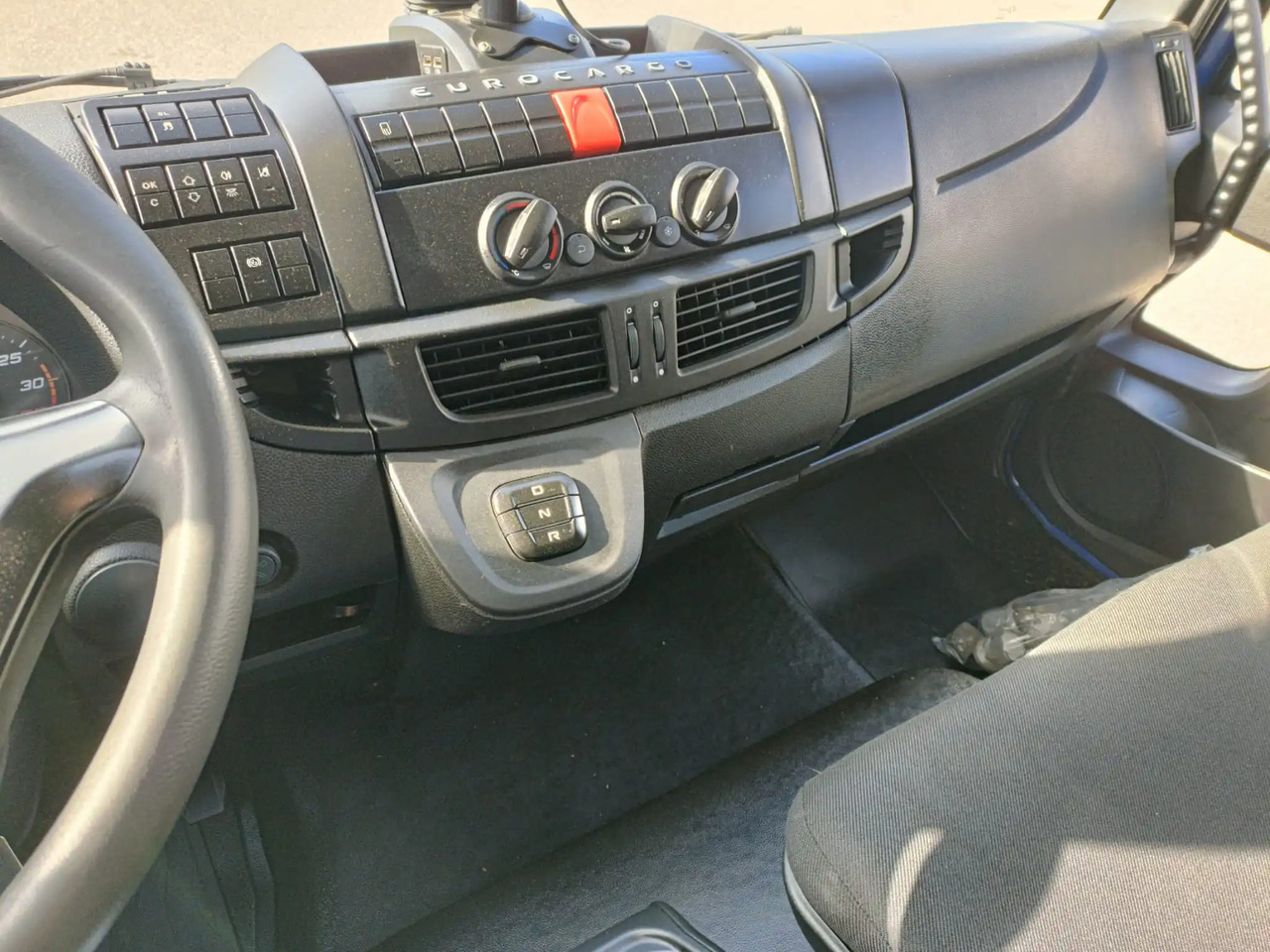 IVECO EUROCARGO 160E25P - Cab chassis truck: picture 2 IVECO EUROCARGO 160E25P - Cab chassis truck: picture 2