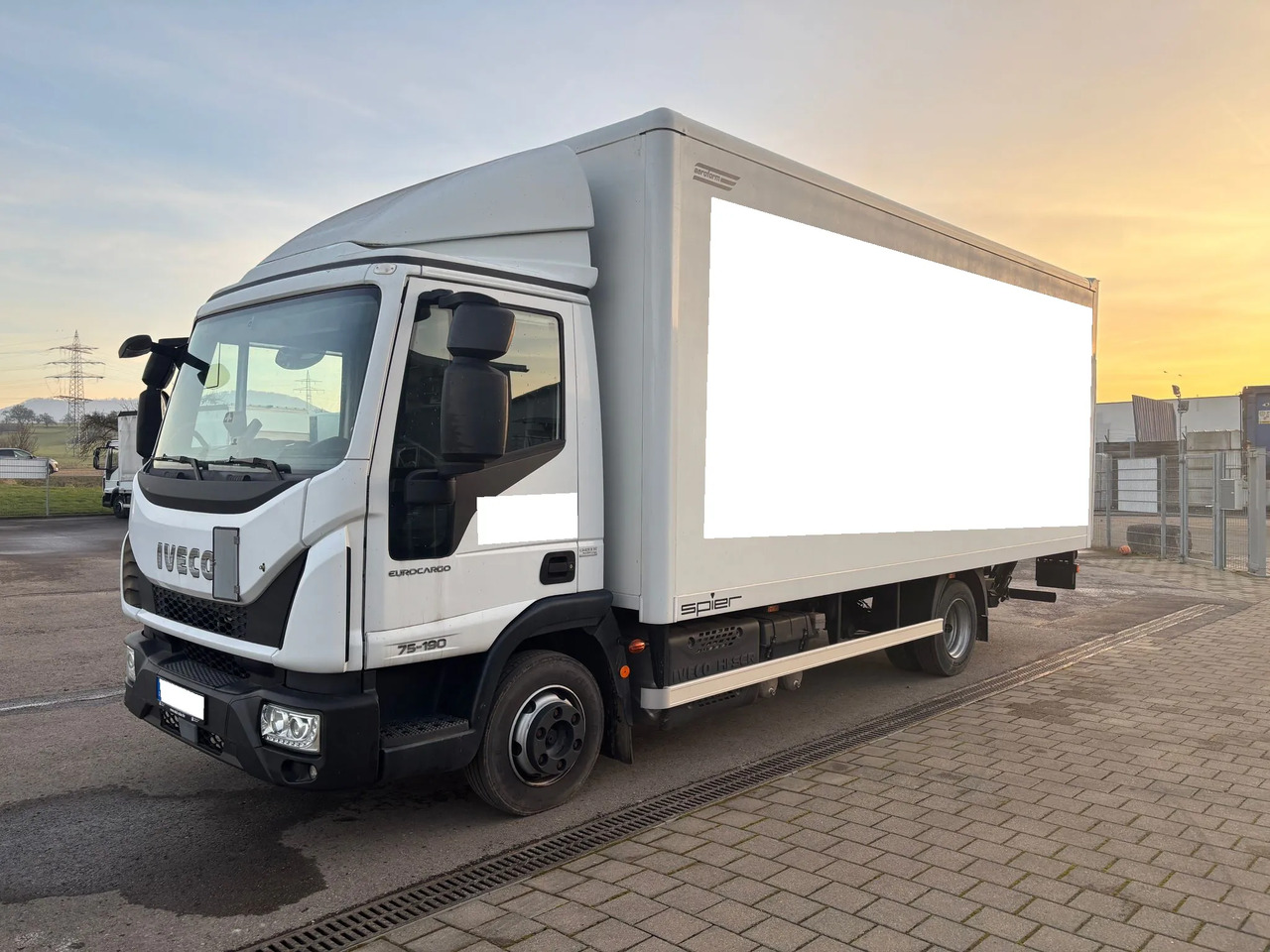 IVECO EUROCARGO 75E19P - Box truck: picture 1 IVECO EUROCARGO 75E19P - Box truck: picture 1