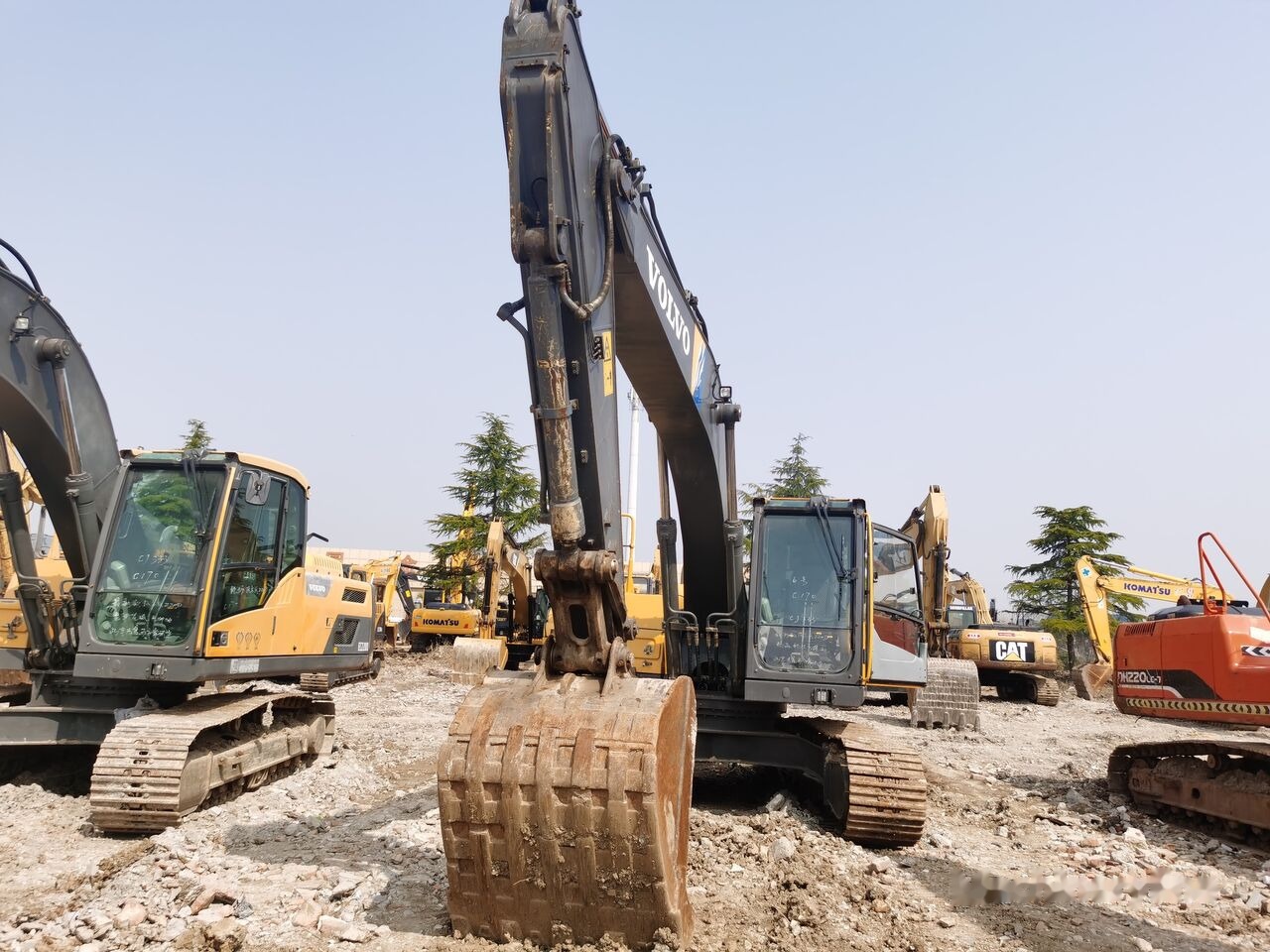 Crawler excavator Volvo EC220: picture 7