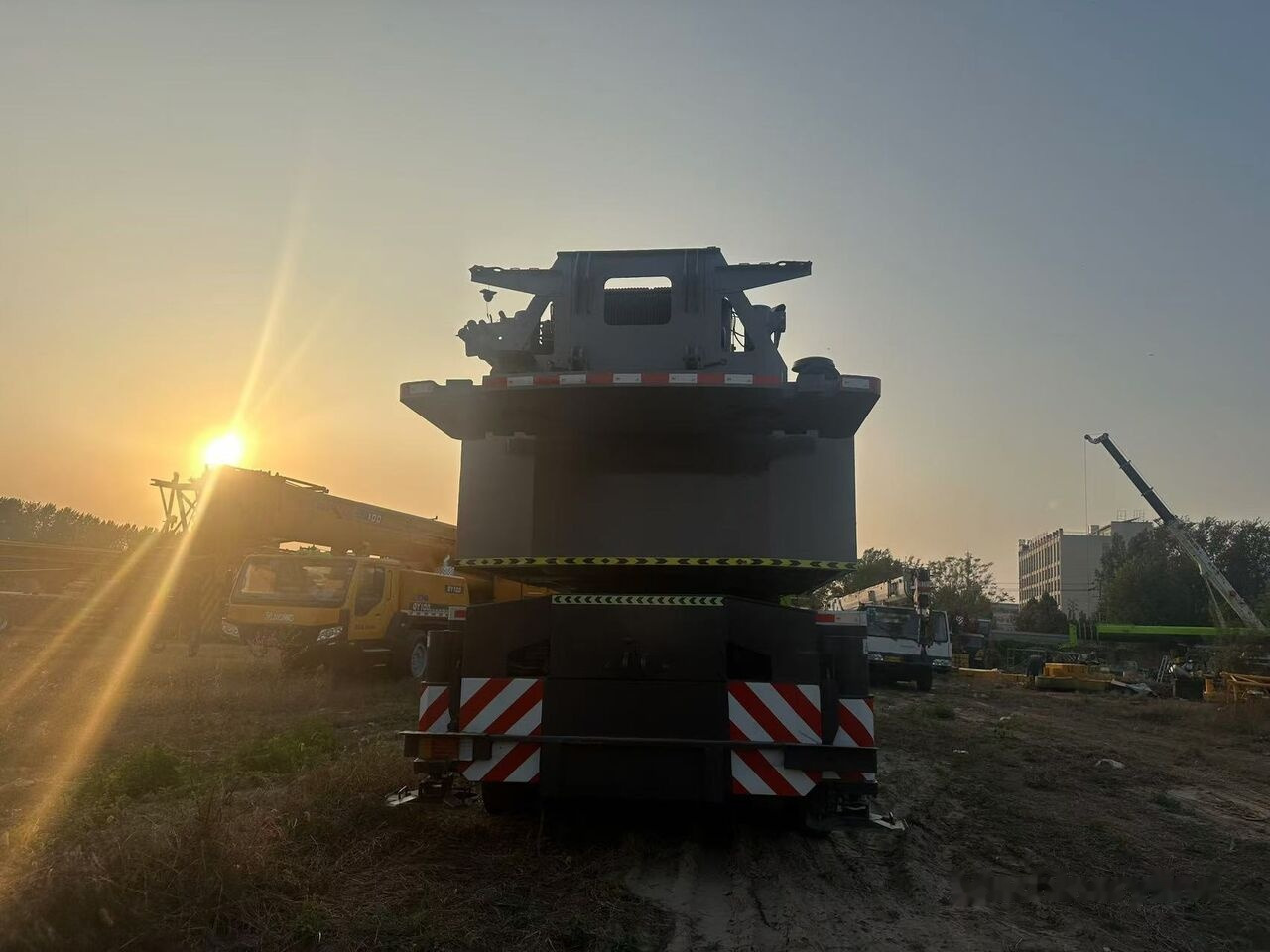 Zoomlion ZTC900V6 - Mobile crane: picture 2 Zoomlion ZTC900V6 - Mobile crane: picture 2