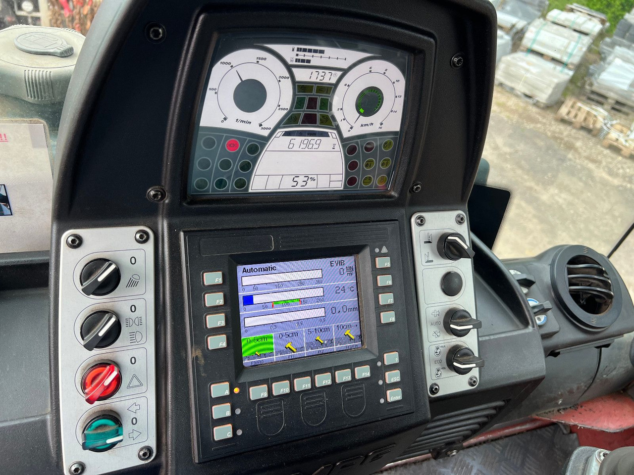 BOMAG BW 154 AP-4 AM mit Splitstreuer - Road roller: picture 3 BOMAG BW 154 AP-4 AM mit Splitstreuer - Road roller: picture 3