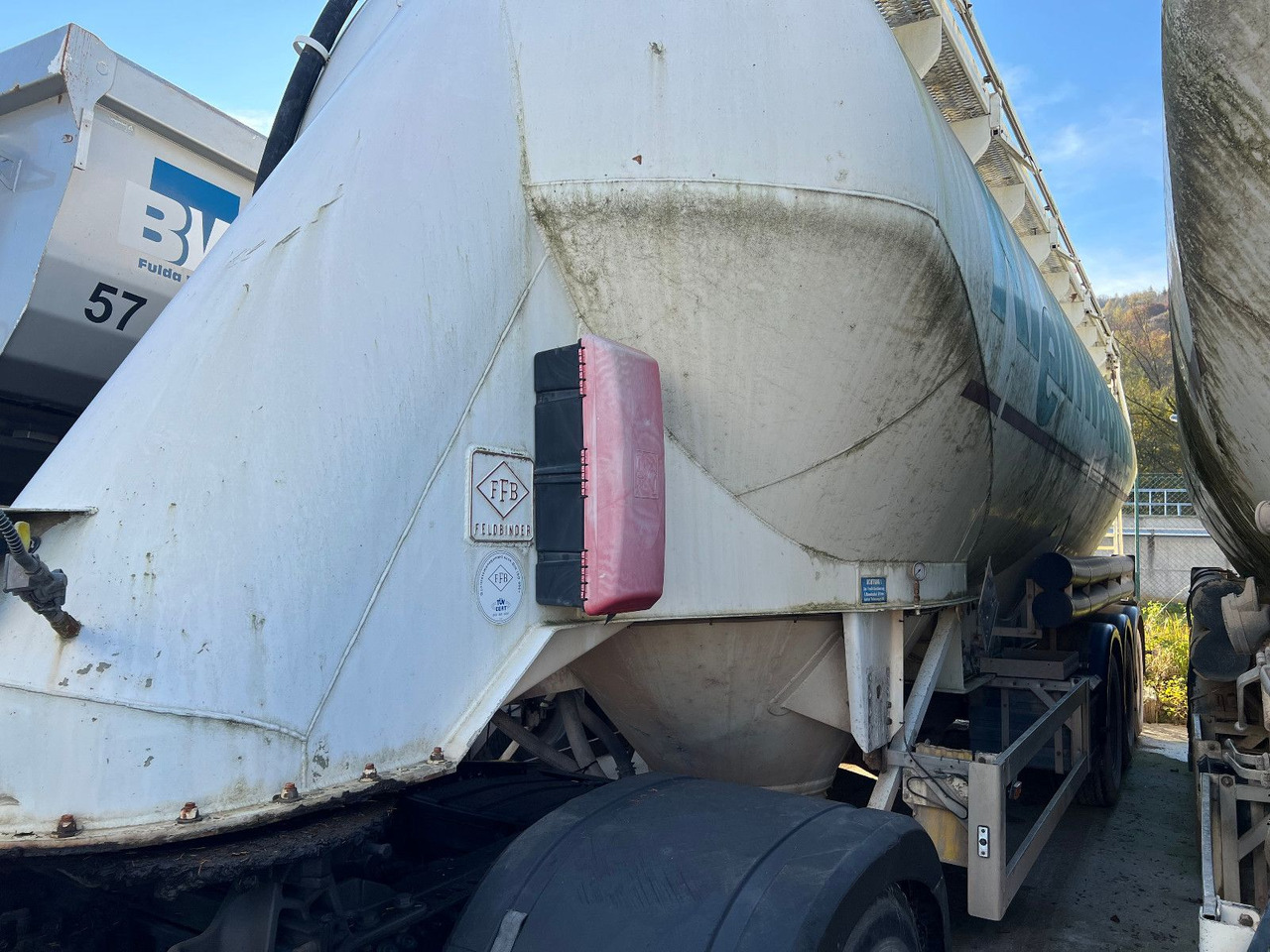 Feldbinder EUT 46,3 - Silo semi-trailer: picture 1 Feldbinder EUT 46,3 - Silo semi-trailer: picture 1