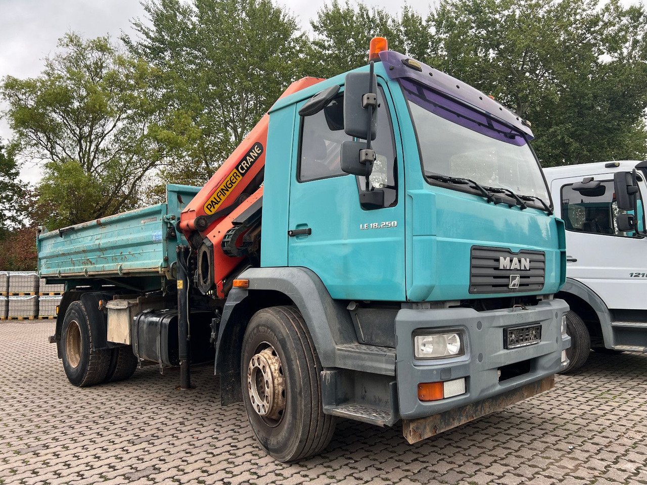 MAN 18.250 Palfinger 11502 - Tipper, Crane truck: picture 2 MAN 18.250 Palfinger 11502 - Tipper, Crane truck: picture 2