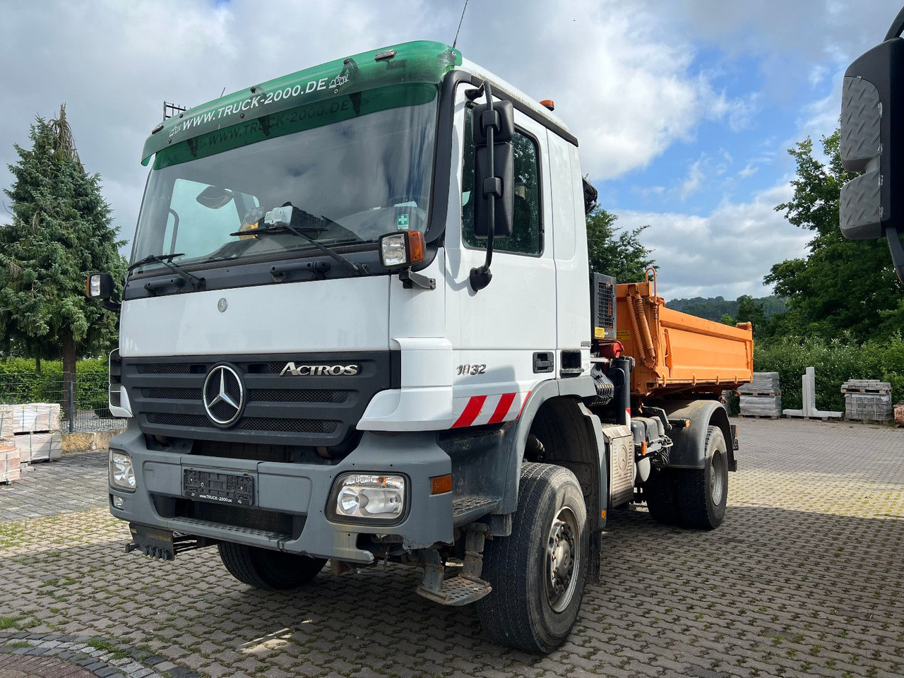 Mercedes-Benz 1832 AK PK 10500 - Tipper, Crane truck: picture 2 Mercedes-Benz 1832 AK PK 10500 - Tipper, Crane truck: picture 2