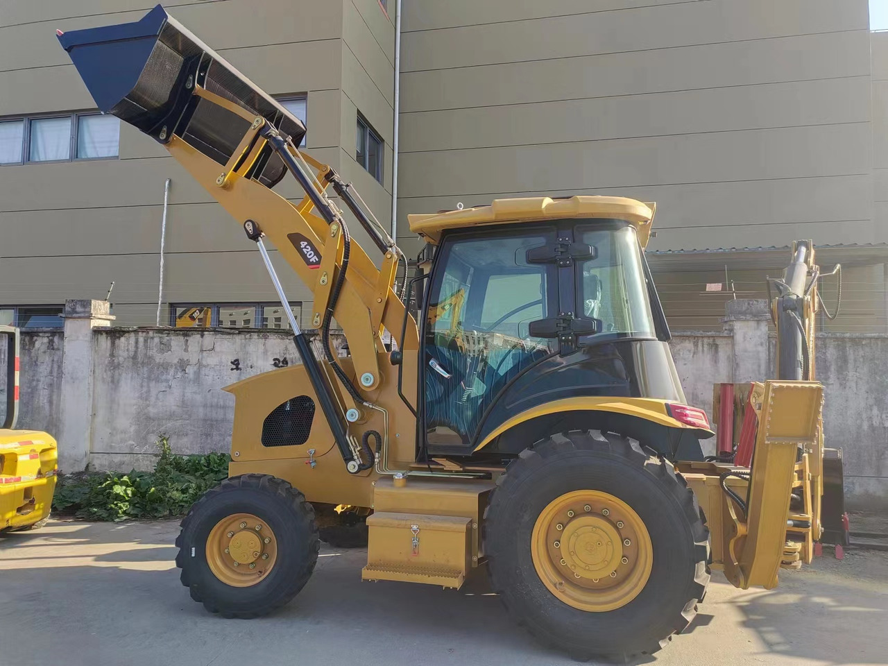 CATERPILLAR 420f - Backhoe loader: picture 1 CATERPILLAR 420f - Backhoe loader: picture 1