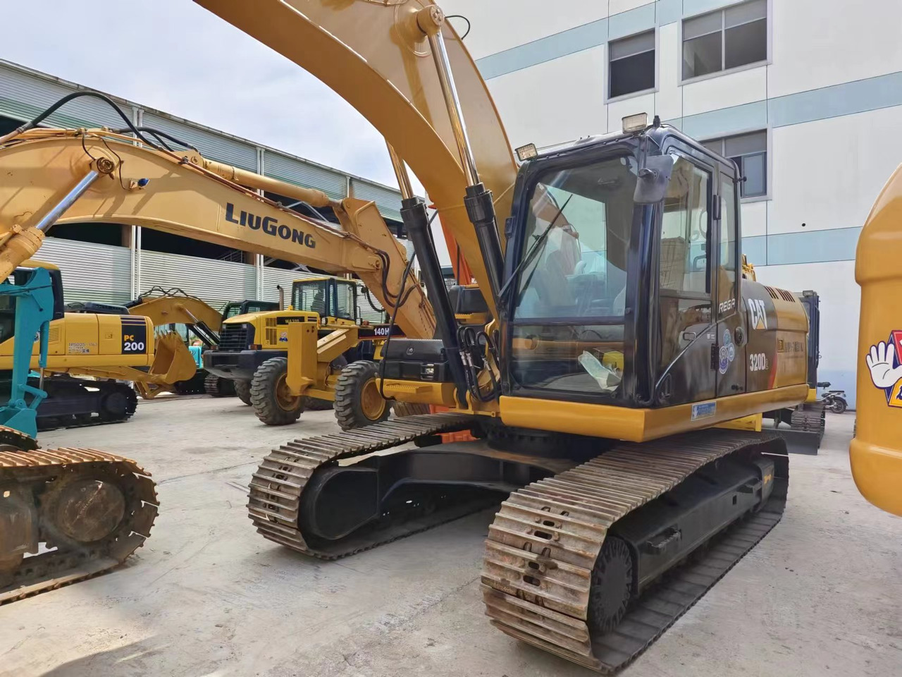 CATERPILLAR CAT 320D2 - Crawler excavator: picture 3 CATERPILLAR CAT 320D2 - Crawler excavator: picture 3