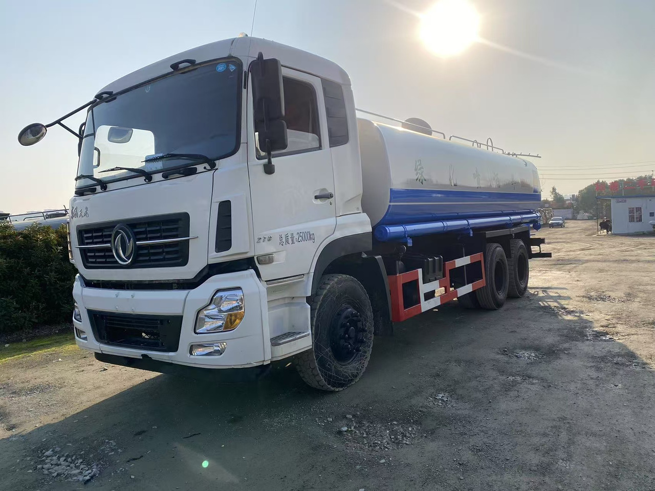 DONGFENG 20000L water truck Sprinkler - Tank truck: picture 1 DONGFENG 20000L water truck Sprinkler - Tank truck: picture 1
