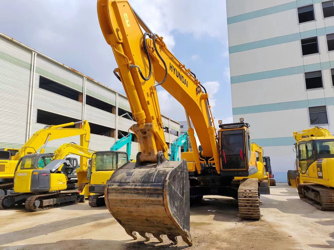 HYUNDAI R385LC-9T R305 R220 - Crawler excavator: picture 2 HYUNDAI R385LC-9T R305 R220 - Crawler excavator: picture 2