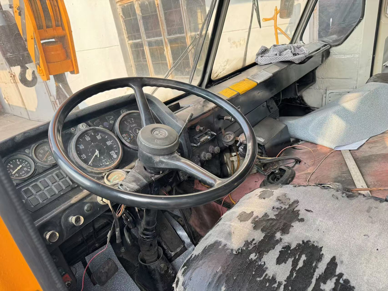 KATO NK400E - Mobile crane: picture 3 KATO NK400E - Mobile crane: picture 3