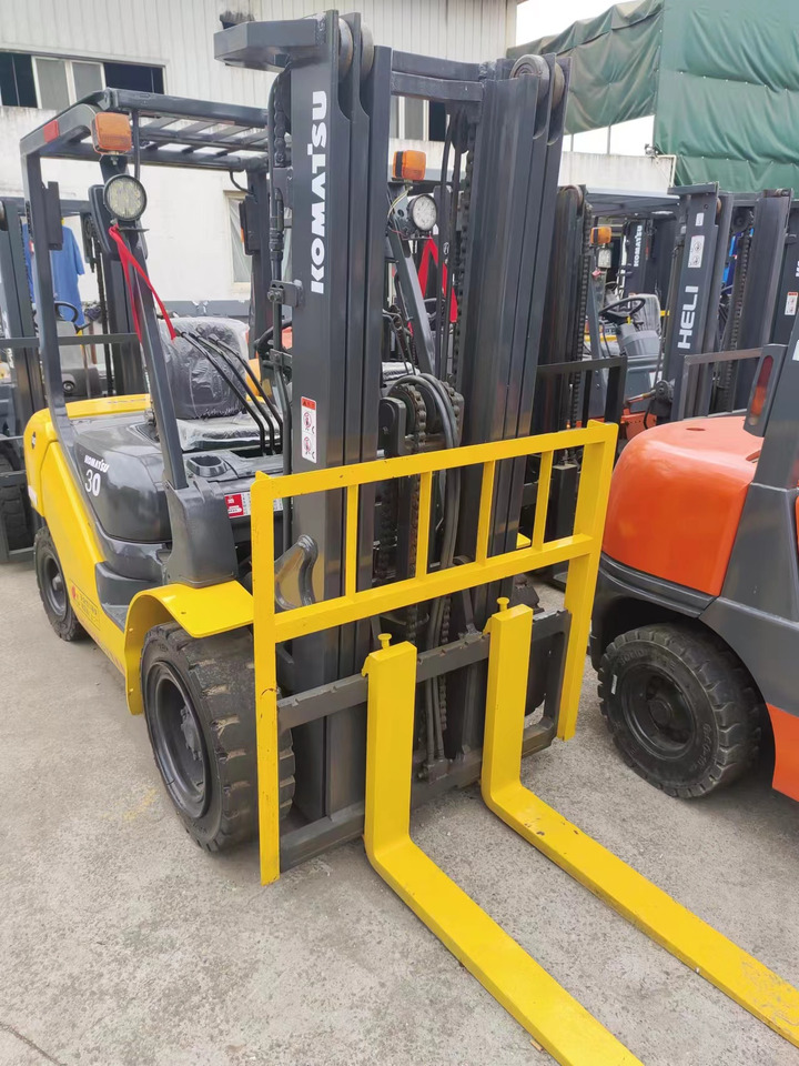 KOMATSU FD30 - Diesel forklift: picture 2 KOMATSU FD30 - Diesel forklift: picture 2