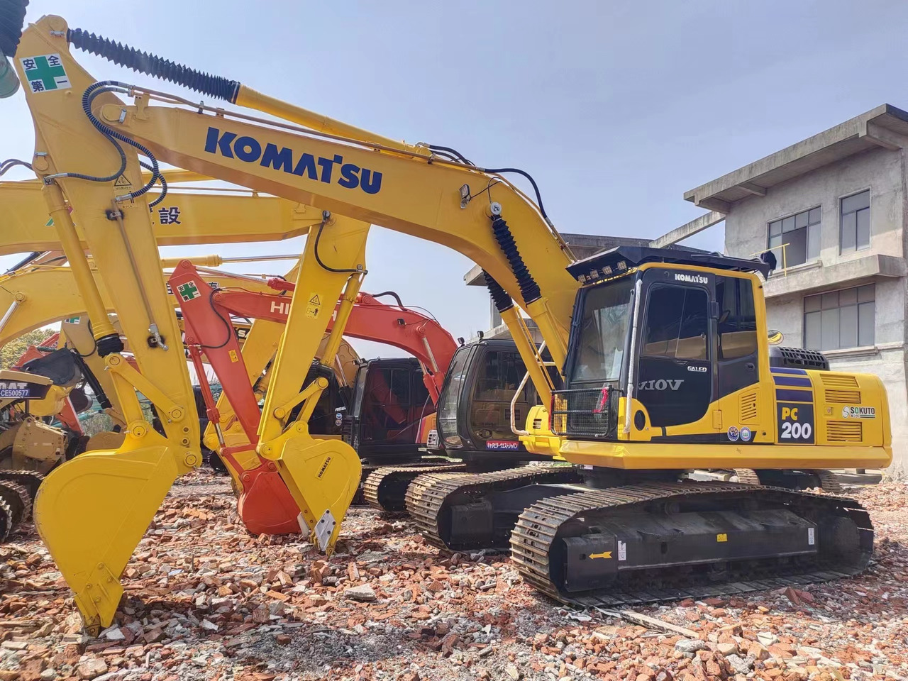 KOMATSU PC200-8N1 - Crawler excavator: picture 2 KOMATSU PC200-8N1 - Crawler excavator: picture 2