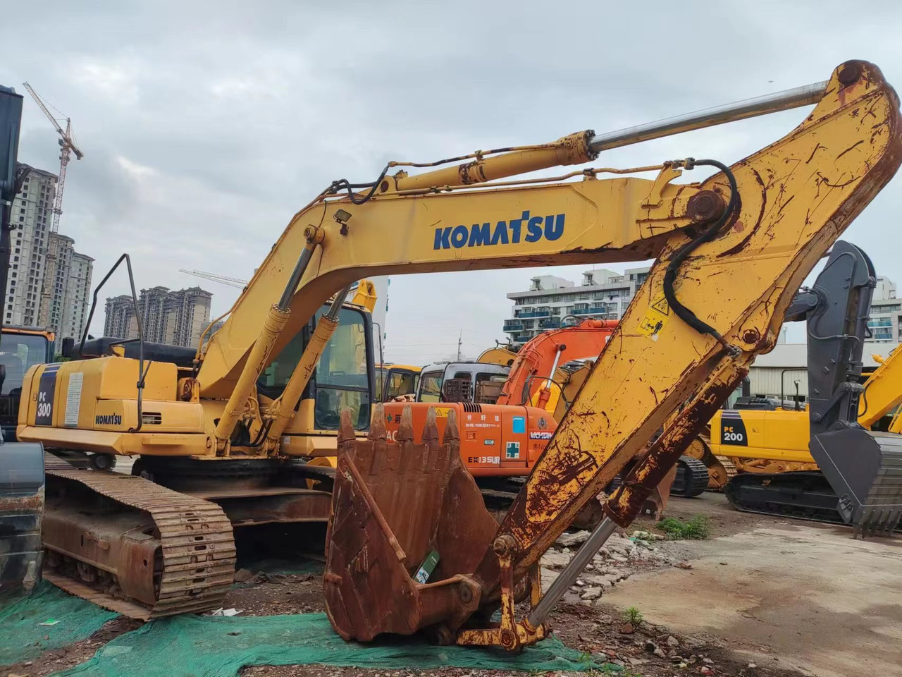 KOMATSU PC300-7 - Crawler excavator: picture 1 KOMATSU PC300-7 - Crawler excavator: picture 1