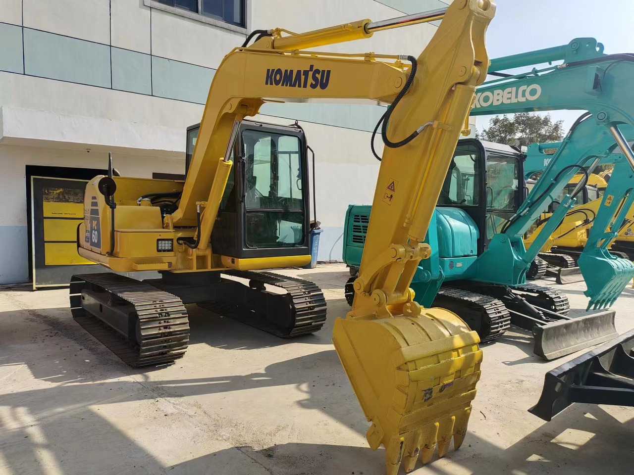 KOMATSU PC60-8 - Mini excavator: picture 1 KOMATSU PC60-8 - Mini excavator: picture 1