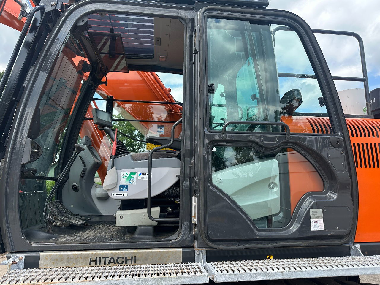 Crawler excavator Hitachi ZX350LC-6: picture 8 Crawler excavator Hitachi ZX350LC-6: picture 8