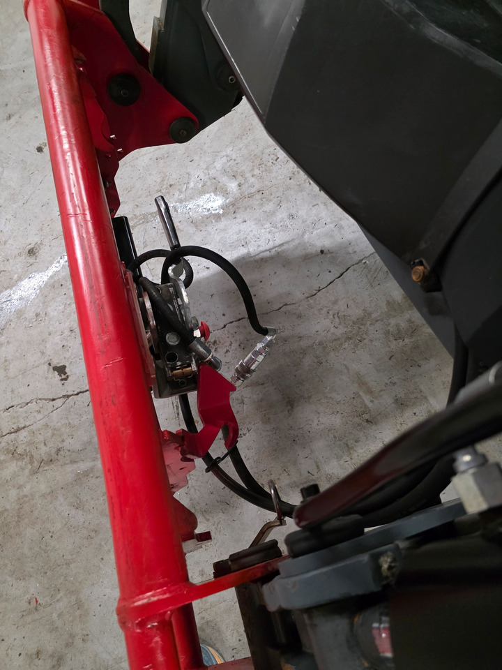 Leasing of  Massey Ferguson 7480 Dyna VT Massey Ferguson 7480 Dyna VT: picture 10