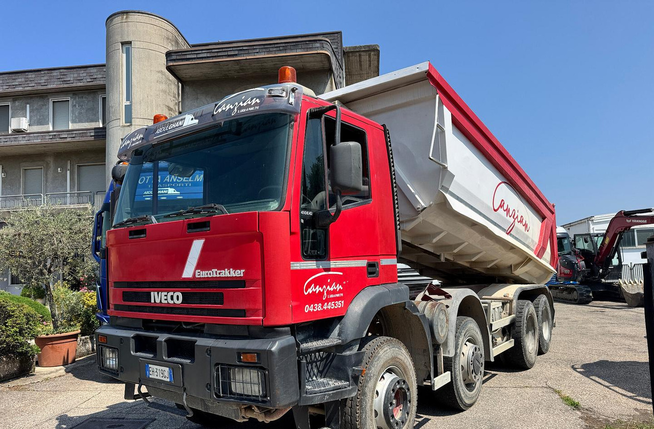 IVECO TRAKKER 420 - 8X4 - Tipper: picture 2 IVECO TRAKKER 420 - 8X4 - Tipper: picture 2