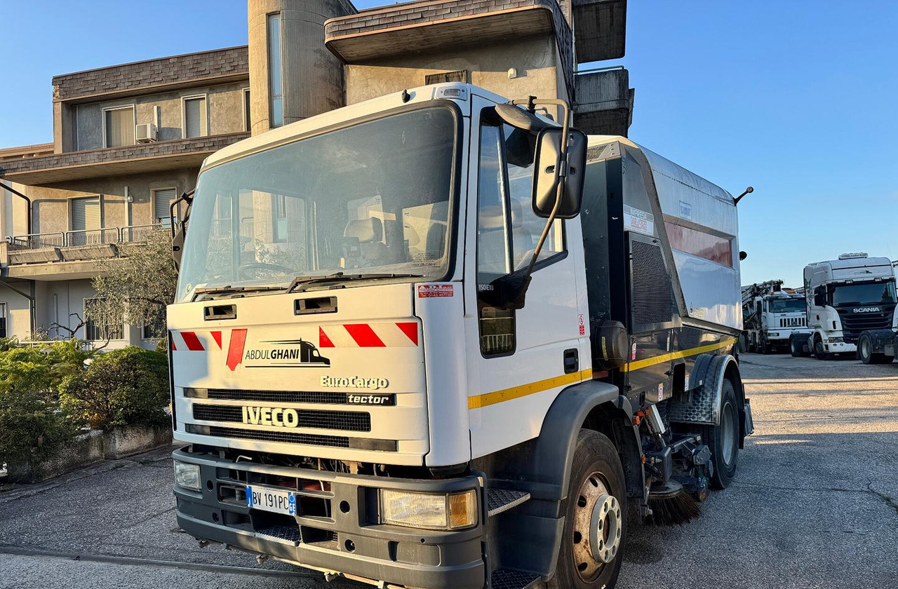 Iveco EuroCargo 150E18 spazzatrice - Road sweeper: picture 1 Iveco EuroCargo 150E18 spazzatrice - Road sweeper: picture 1