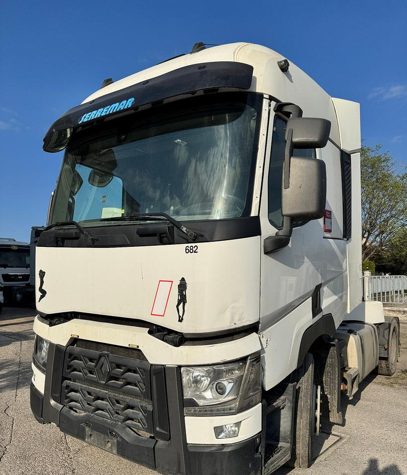 Renault T460 / 2015 / Euro 6 - Tractor unit: picture 5 Renault T460 / 2015 / Euro 6 - Tractor unit: picture 5