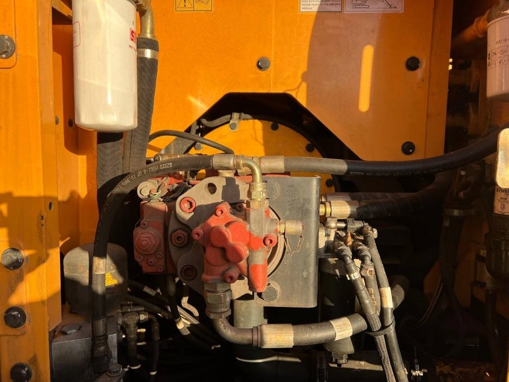 Crawler excavator Hyundai Robex 140 LC-9: picture 13
