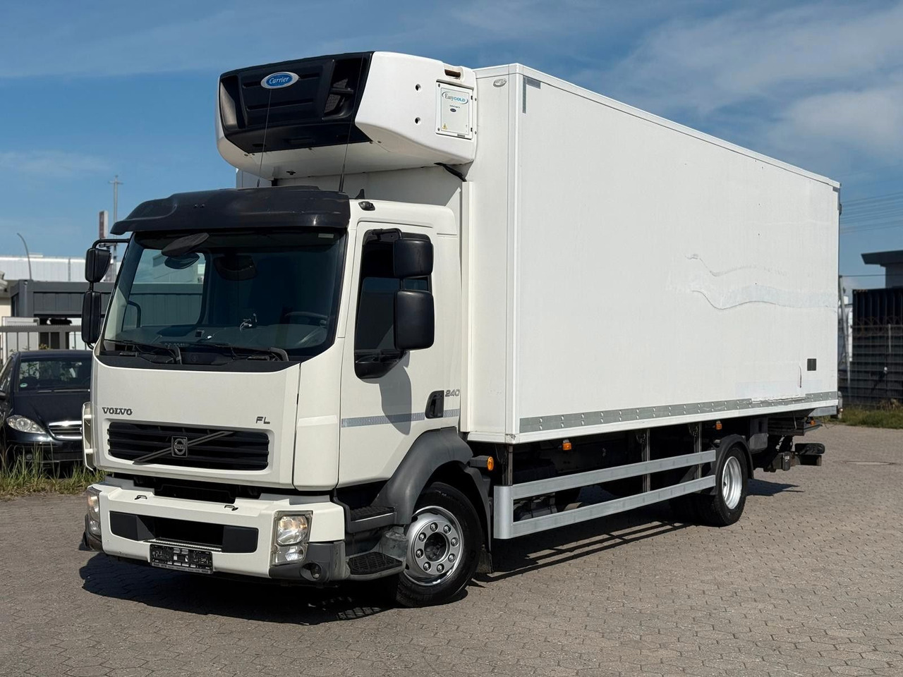 Volvo FL 240 Carrier Easy Cold+Hebebühne - Refrigerator truck: picture 1 Volvo FL 240 Carrier Easy Cold+Hebebühne - Refrigerator truck: picture 1