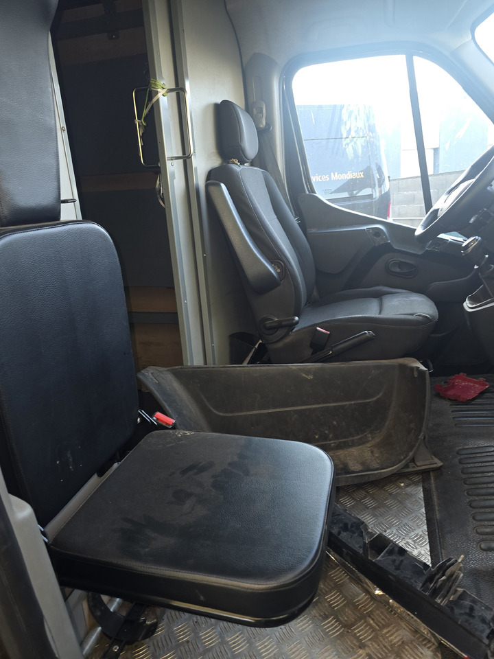 Small van RENAULT MASTER: picture 8