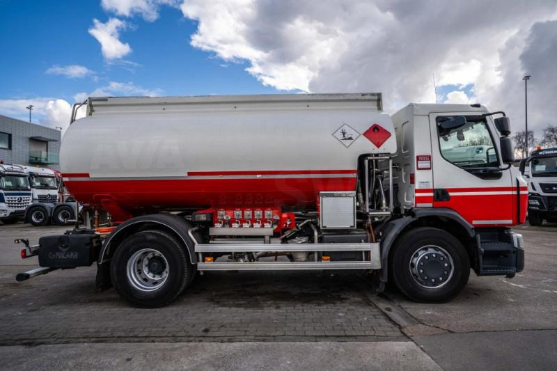 Renault D 198 WIDE 340+ALU MAGYAR/5 COMP + 13.200L - Tank truck: picture 3 Renault D 198 WIDE 340+ALU MAGYAR/5 COMP + 13.200L - Tank truck: picture 3