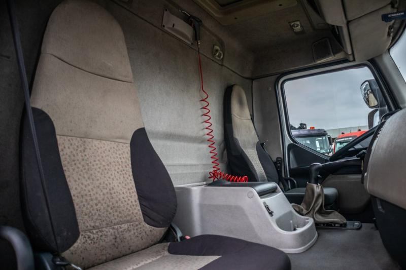 Interior photo 1: Leasing of Renault PREMIUM 340DXI+E5+DHOLLANDIA Renault PREMIUM 340DXI+E5+DHOLLANDIA Interior photo 1: Leasing of Renault PREMIUM 340DXI+E5+DHOLLANDIA Renault PREMIUM 340DXI+E5+DHOLLANDIA