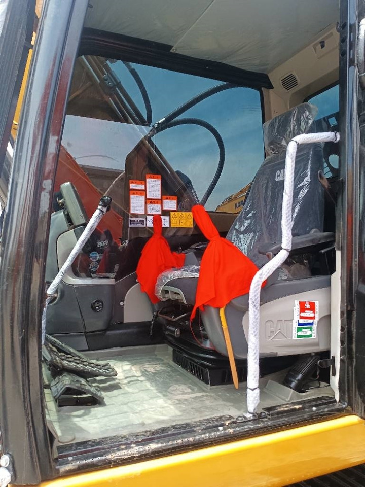 CAT 320D2  - Crawler excavator: picture 3 CAT 320D2  - Crawler excavator: picture 3