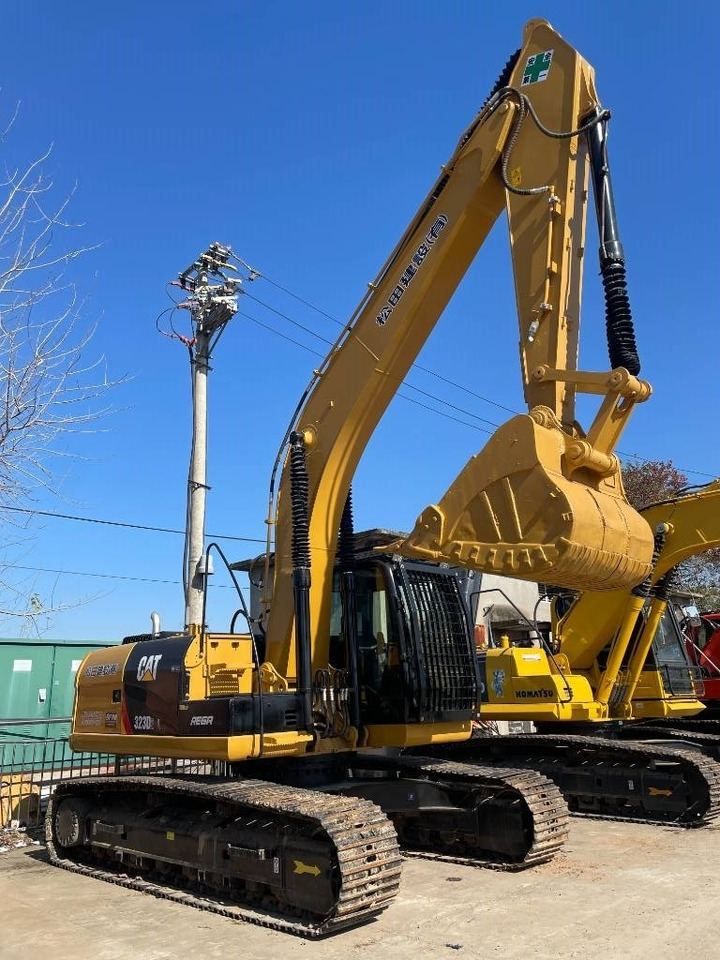 CAT 323D2 - Crawler excavator: picture 2 CAT 323D2 - Crawler excavator: picture 2