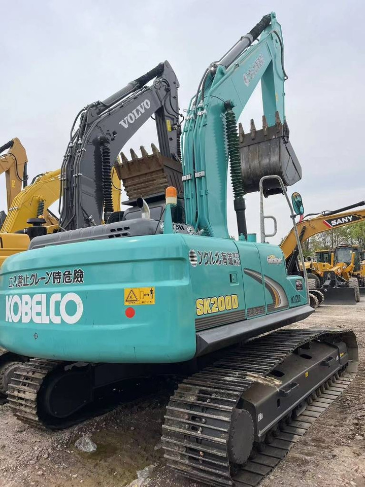 KOBELO SK200  - Crawler excavator: picture 1 KOBELO SK200  - Crawler excavator: picture 1