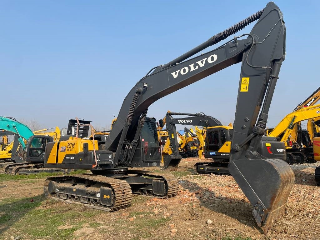 Crawler excavator Volvo EC 210: picture 6