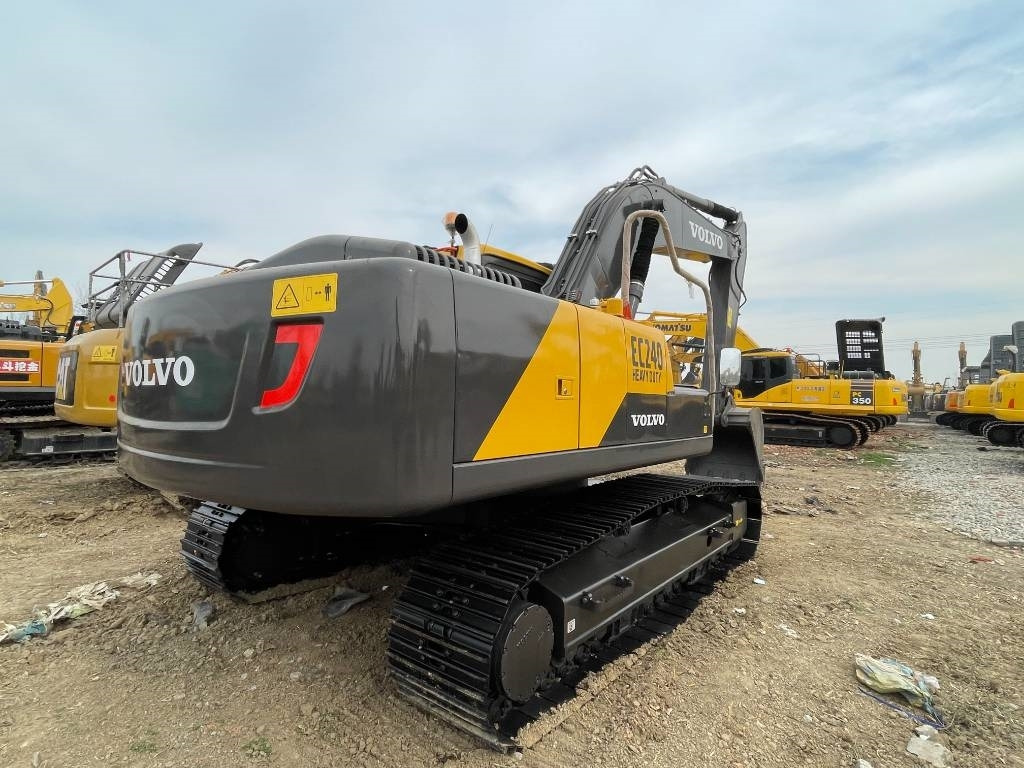Crawler excavator Volvo EC 240: picture 1