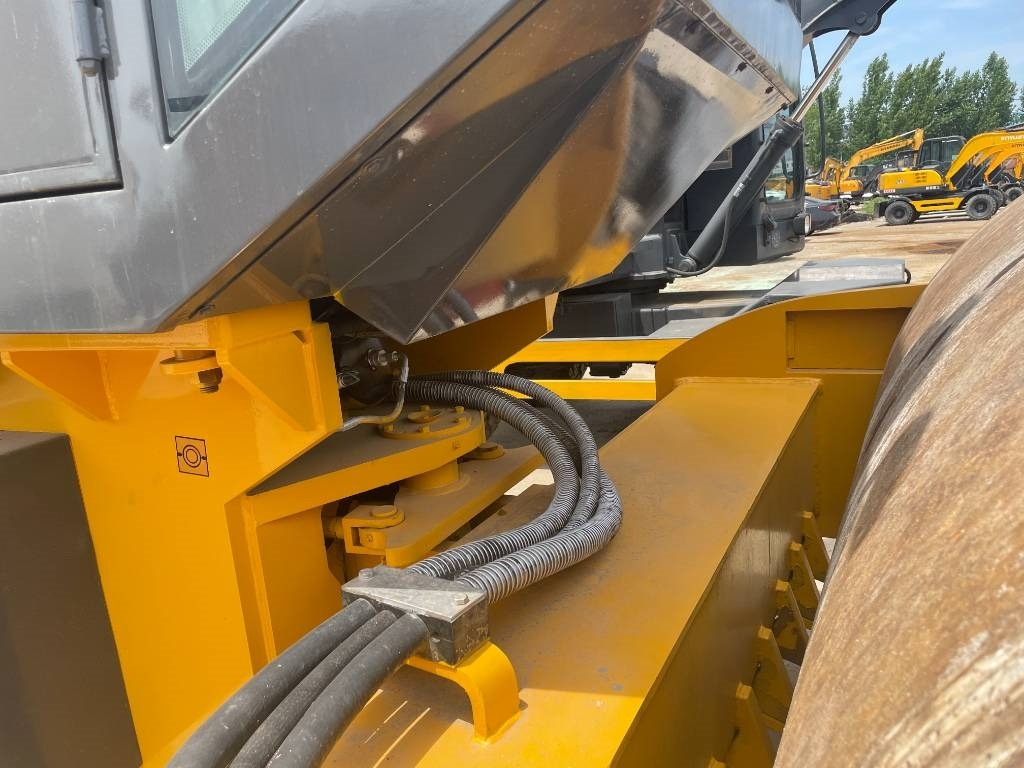 XCMG XS 223 J  - Compactor: picture 3 XCMG XS 223 J  - Compactor: picture 3