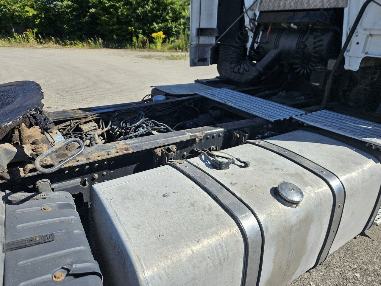 MAN 18.413 FLS - Manual pump and injectors, Intarder, Airco - Tractor unit: picture 5 MAN 18.413 FLS - Manual pump and injectors, Intarder, Airco - Tractor unit: picture 5