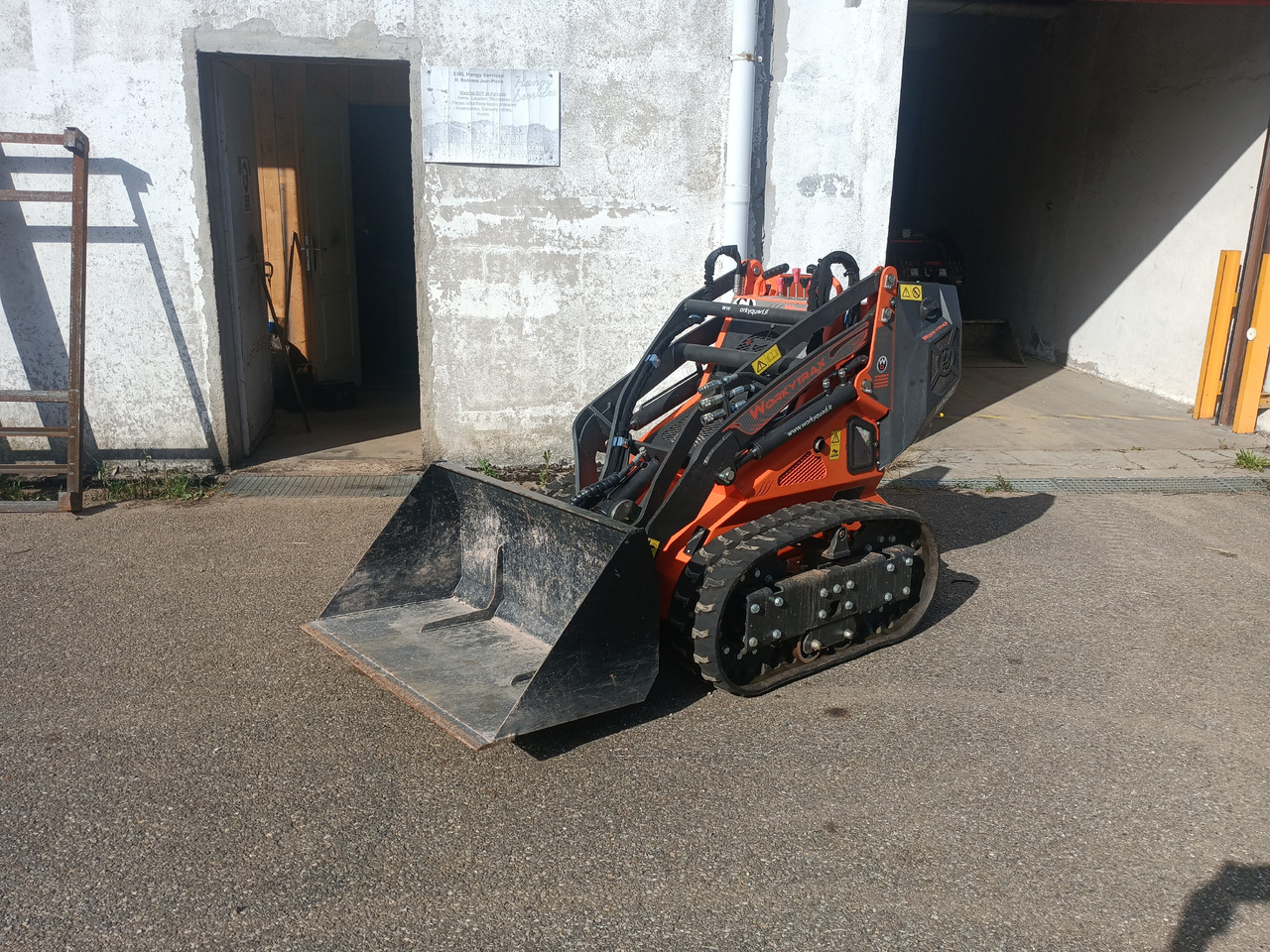 Cast Loaders Worky Trax WX22 - Compact track loader: picture 1 Cast Loaders Worky Trax WX22 - Compact track loader: picture 1