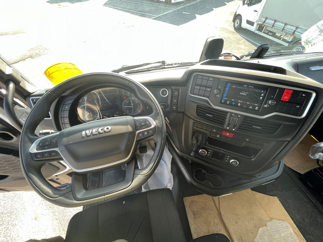 Interior photo 1: Tractor unit Iveco S-WAY, 530, AS440S53TP