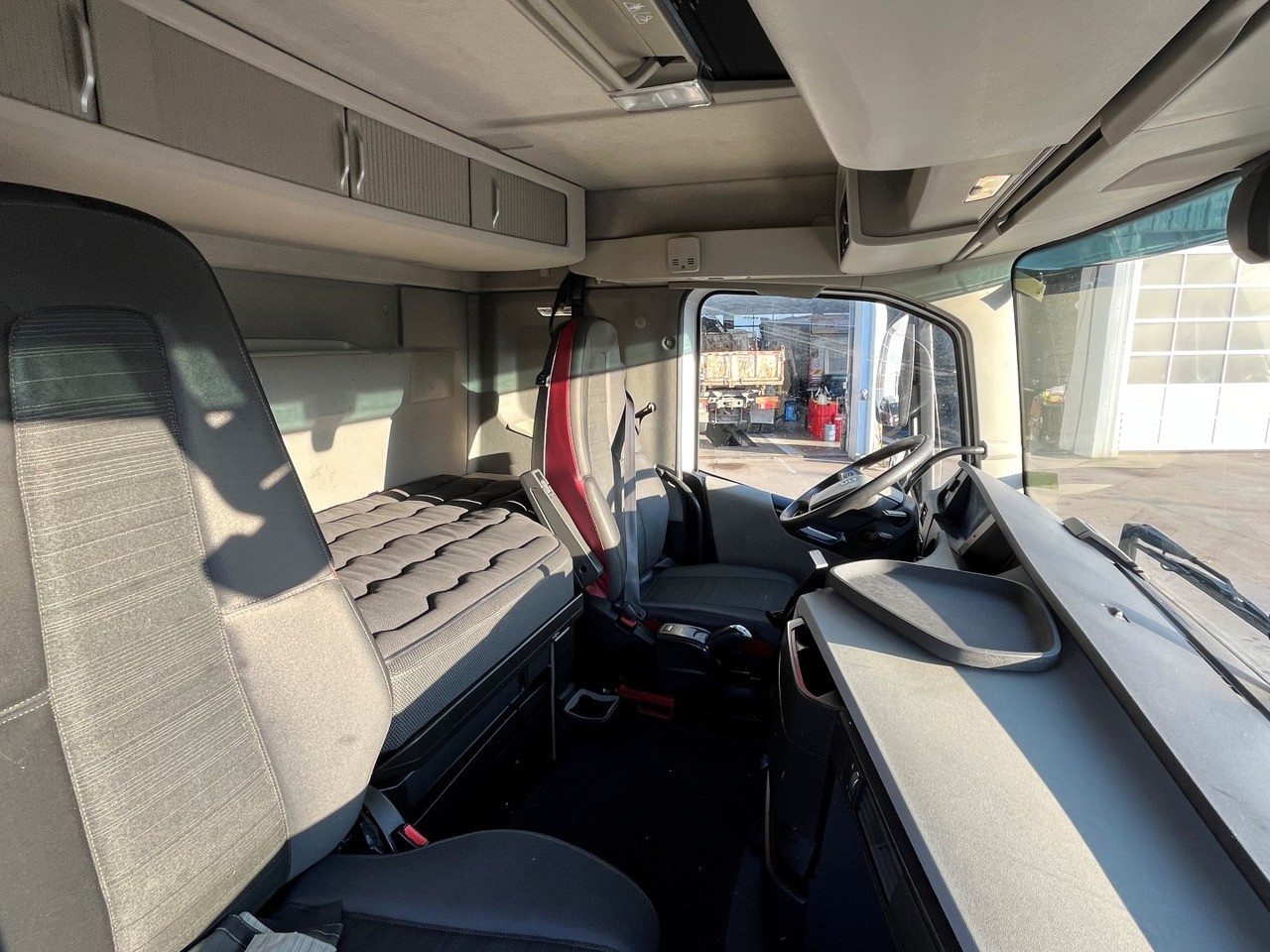 Truck, Crane truck VOLVO FH 500, 2017, FASSI 195.2 - 5x +RC: picture 27 Truck, Crane truck VOLVO FH 500, 2017, FASSI 195.2 - 5x +RC: picture 27