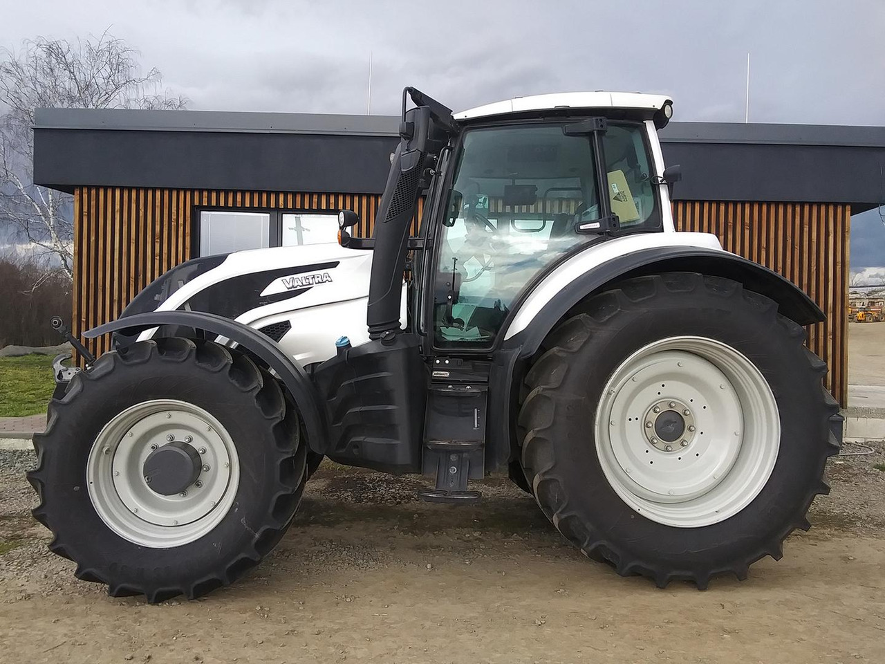 Valtra T, 254, Versu - Farm tractor: picture 1 Valtra T, 254, Versu - Farm tractor: picture 1