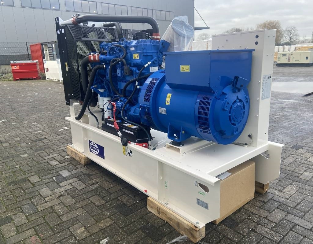 FG Wilson P250-5 - 250 kVA Open Genset - DPX-16013-O - Generator set: picture 2 FG Wilson P250-5 - 250 kVA Open Genset - DPX-16013-O - Generator set: picture 2