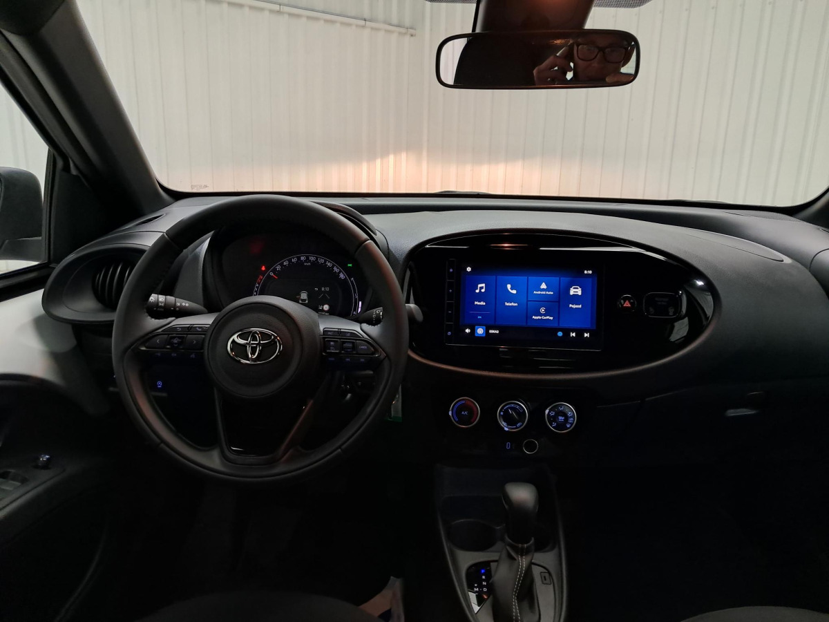 Car TOYOTA TOYOTA AYGO X HATCHBACK: picture 8