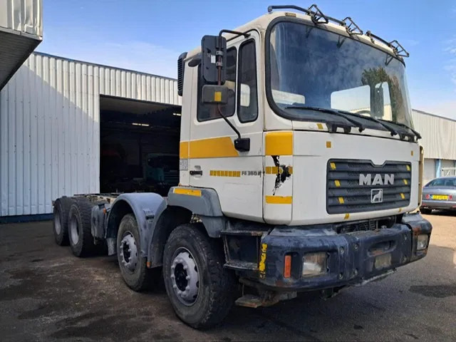 MAN 35-364 / FE 360 A , 8x4 , Spring Suspension , ZF Manual , Airco - Cab chassis truck: picture 4 MAN 35-364 / FE 360 A , 8x4 , Spring Suspension , ZF Manual , Airco - Cab chassis truck: picture 4