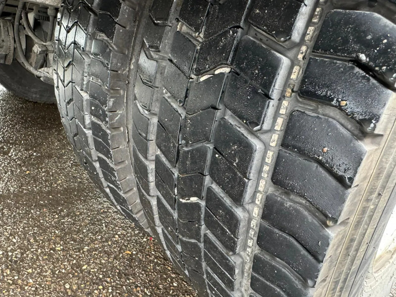 Box truck Renault Midlum 180 DXI, Spring Suspension, Drum Brakes: picture 13 Box truck Renault Midlum 180 DXI, Spring Suspension, Drum Brakes: picture 13