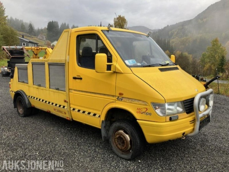 1999 Mercedes-Benz Sprinter 412 4x4 Redningsbil med briller og vinsj - Fire truck: picture 3 1999 Mercedes-Benz Sprinter 412 4x4 Redningsbil med briller og vinsj - Fire truck: picture 3