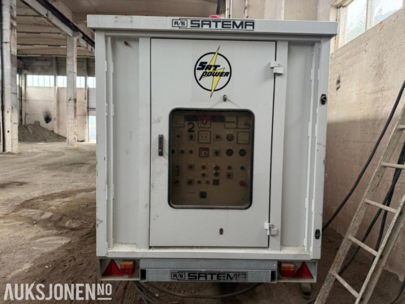 2001 SDMO JS180K aggregat - 180 kVA - Satema - 24 169 t - Biltilhenger - Construction equipment: picture 3 2001 SDMO JS180K aggregat - 180 kVA - Satema - 24 169 t - Biltilhenger - Construction equipment: picture 3