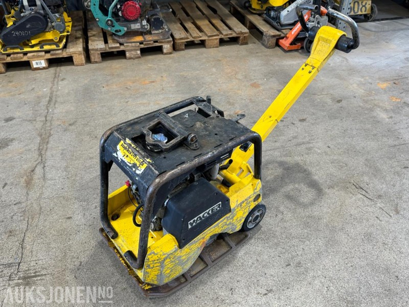 2005 Wacker BPU3050A vibroplate / Hoppetusse - Roller: picture 1 2005 Wacker BPU3050A vibroplate / Hoppetusse - Roller: picture 1