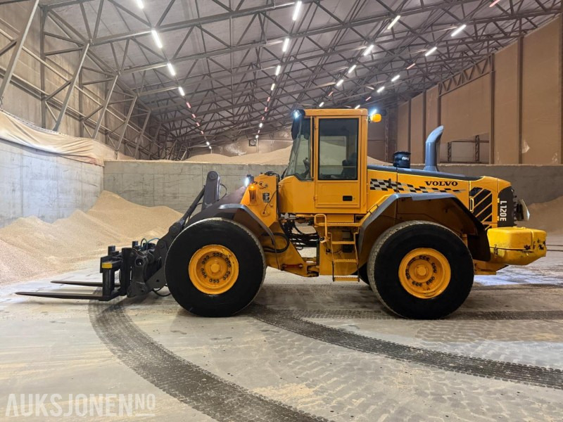 2006 Volvo L120E HJULLASTER M/STOR SNØSKUFF SENTRALSMØRING 3.FUNKSJON. - Wheel loader: picture 1 2006 Volvo L120E HJULLASTER M/STOR SNØSKUFF SENTRALSMØRING 3.FUNKSJON. - Wheel loader: picture 1