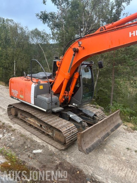 2012 Hitachi Zx130-3 med rototilt og pusseskuff - Nylig sertifisert - Excavator: picture 2 2012 Hitachi Zx130-3 med rototilt og pusseskuff - Nylig sertifisert - Excavator: picture 2